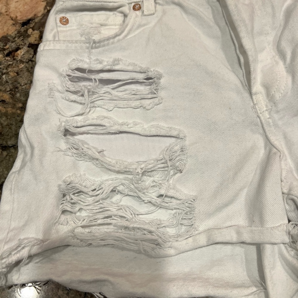 We The Free women’s Sz 26 White Jean Shorts - Picture 2 of 14